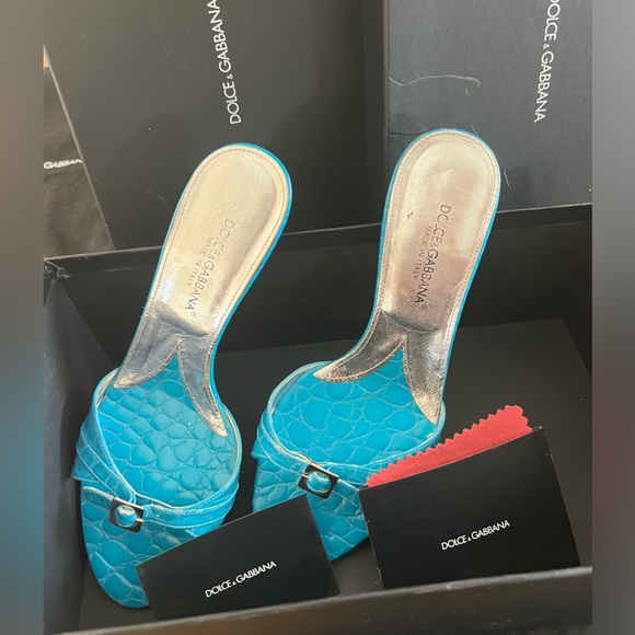 Vintage Dolce & Gabbana turquoise Kitten Heels Like New w/Original Box& Dustbag - Picture 4 of 9